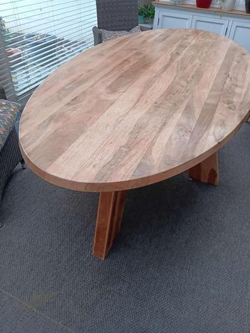 tafel beschikbaar voor biedingen