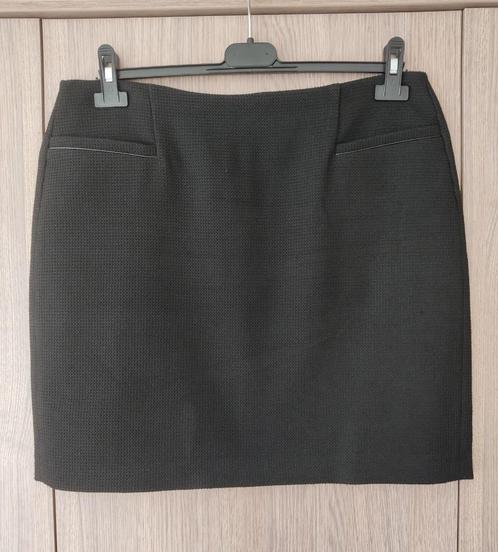 Mooie zwarte minirok met textuur in de stof, maat 42, Kleding | Dames, Rokken, Nieuw, Maat 42/44 (L), Zwart, Boven de knie, Ophalen of Verzenden