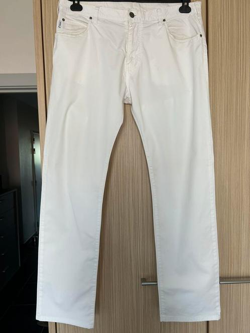 Witte licht jeansbroek heren armani 36, Vêtements | Hommes, Pantalons, Comme neuf, Noir, Enlèvement ou Envoi