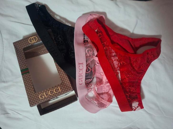 Gucci setje 3 strings met kant, nieuw in doosje, Kleding | Dames, Ondergoed en Lingerie, String, Rood, Ophalen of Verzenden