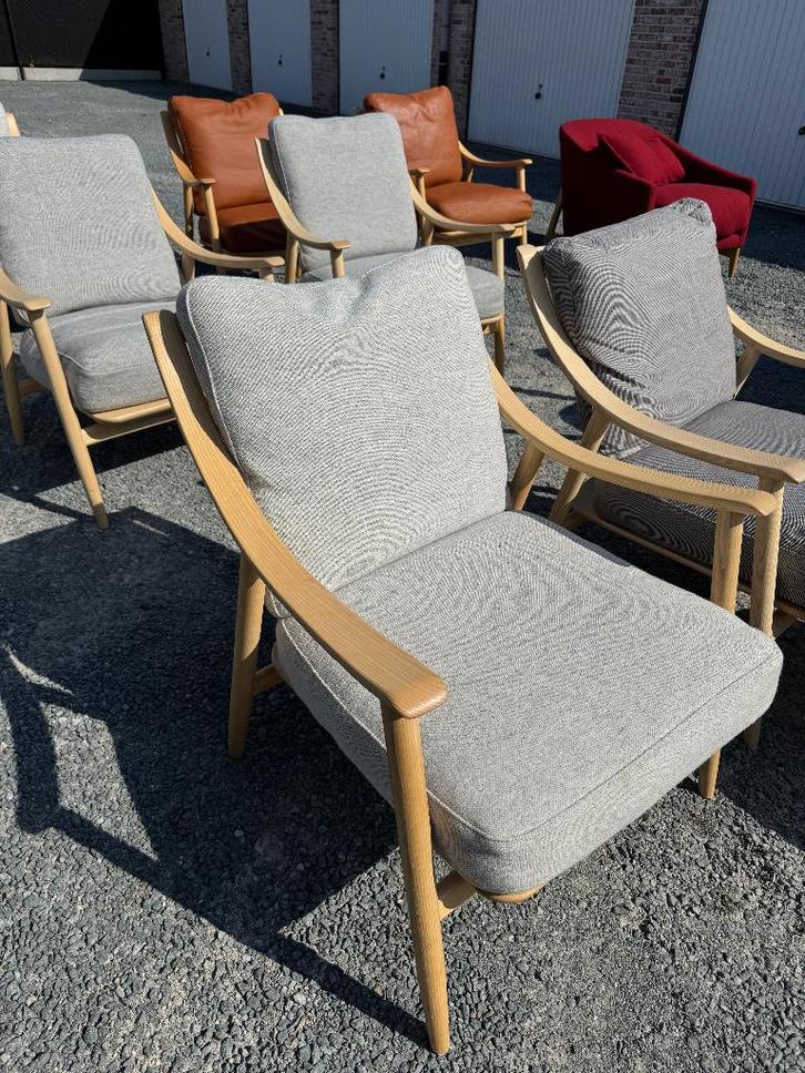 relax stoel merk Ercol + pouf, Huis en Inrichting, Zetels | Voetbanken en poefs, Zo goed als nieuw, Stof, Ophalen