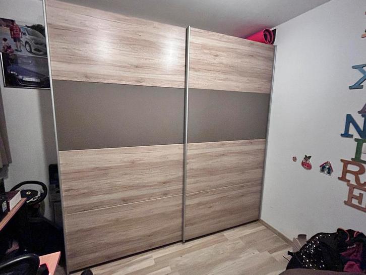 Grote functionele kledingkast, Huis en Inrichting, Kasten | Kleerkasten, Zo goed als nieuw, 200 cm of meer, 200 cm of meer, 50 tot 75 cm