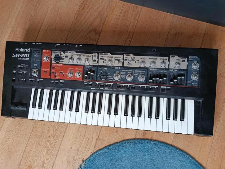 Synthétiseur Roland SH-201, Musique & Instruments, Synthétiseurs, Utilisé, 49 touches, Roland, Avec connexion MIDI, Enlèvement