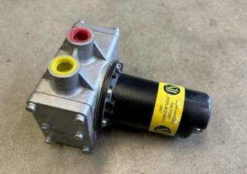 AUA157 square body brandstof pomp  beschikbaar voor biedingen