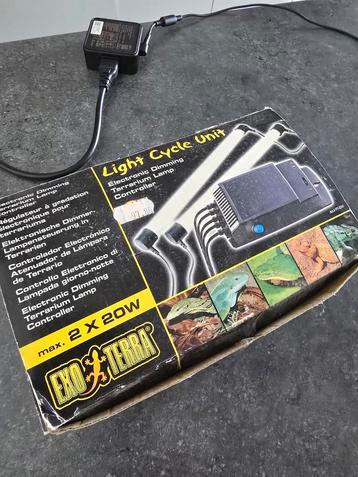 Exo Terra Light cycle unit 2x 20w beschikbaar voor biedingen