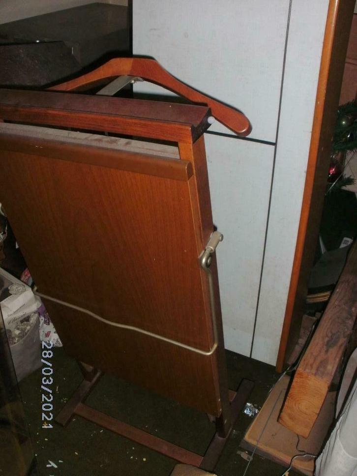 GRANDE BROCANTE  VIDE-GRENIER ! : le 1er juin 2025, Vêtements | Hommes, Pantalons, Comme neuf, Brun, Enlèvement