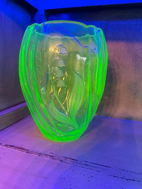 Uranium meiklokjes vaas, Antiek en Kunst, Antiek | Glaswerk en Kristal, Ophalen of Verzenden