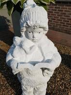 Lezend winterkind in geschilderd beton., Tuin en Terras, Tuinbeelden, Ophalen, Gebruikt, Beton