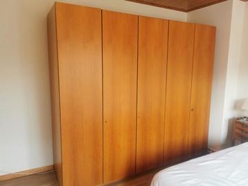 Vintage kleerkast 225 x 200 cm  beschikbaar voor biedingen