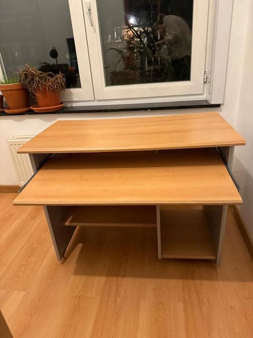 Klein, handig en functioneel bureau, Huis en Inrichting, Bureaus, Gebruikt, Bureau, Ophalen
