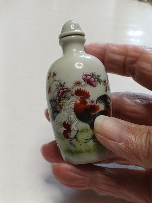 Chinees handwork painted porselain snuffbottley, Antiek en Kunst, Curiosa en Brocante, Ophalen