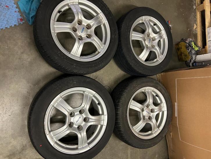 Set Velgen Alutec Helix (2dehands) 16 inch Steekmaat 5x112, Auto-onderdelen, Banden en Velgen, Banden en Velgen, All Season, 16 inch