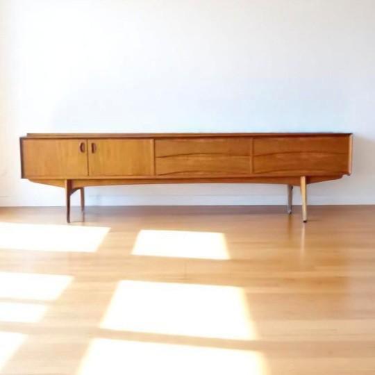 Dressoir Lowboard Vintage Oswald Vermaercke V-vorm, Huis en Inrichting, Woonaccessoires | Overige, Zo goed als nieuw, Ophalen