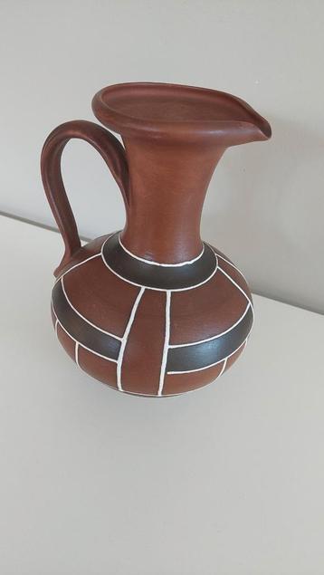 Vintage Mid-Century Ilkra Edelkeramik vaas met modern design beschikbaar voor biedingen