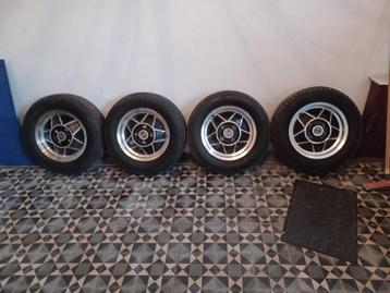 4 jantes et pneu neuf pour triumph beschikbaar voor biedingen