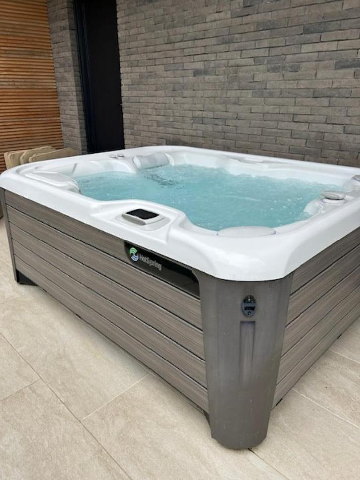 HOTSPRING JACUZZI JETSETTER, Tuin en Terras, Bubbelbaden en Hottubs, Zo goed als nieuw, Vast, Afdekzeil, Filter, Pomp, Ophalen