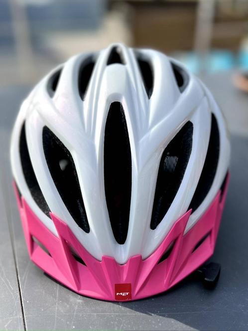 casque vélo enfant marque MET, Vélos & Vélomoteurs, Accessoires vélo | Casques de vélo, Utilisé, Fille, Enlèvement