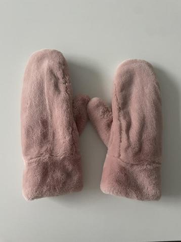 Roze, warme en zachte handschoenen, in perfecte staat! Heel  beschikbaar voor biedingen