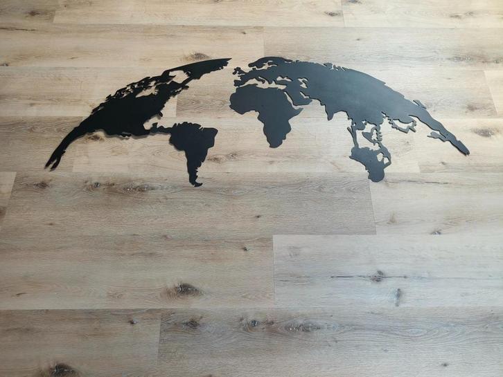 Wereldkaart in metaal, Huis en Inrichting, Woonaccessoires | Wanddecoraties, Zo goed als nieuw, Ophalen