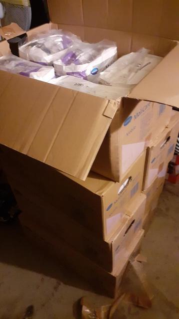 24 PAQUETS MOLICARE M _8 GOUTTES _ 80 120 CM _ PAS TENA, Diversen, Verpleegmiddelen, Ophalen, Nieuw
