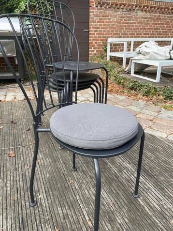 6 metalen terrasstoelen incl kussentje beschikbaar voor biedingen