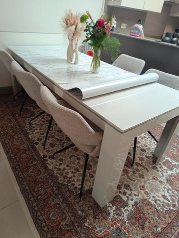 Mooie eettafel in hout en wit
215 cm lengte en breedte 90cm, Huis en Inrichting, Ophalen of Verzenden, Zo goed als nieuw