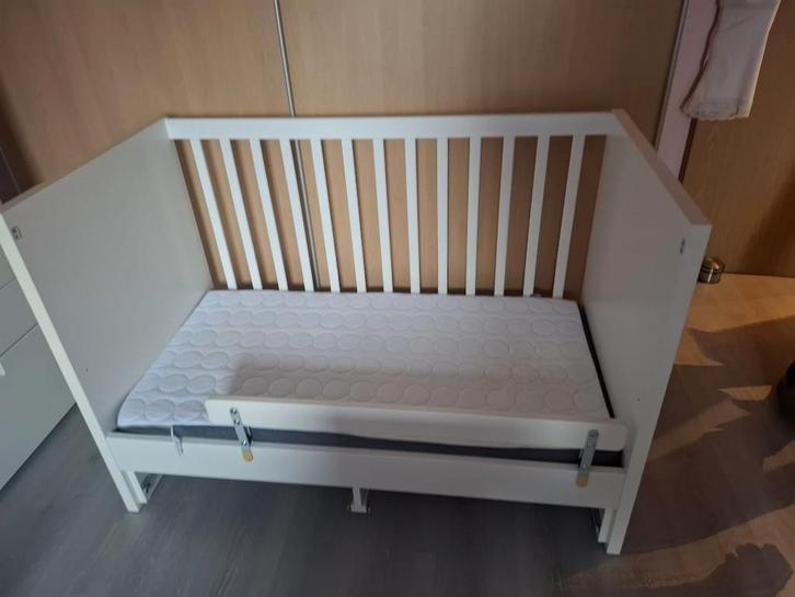 Babybedje met schuifjes!, Kinderen en Baby's, Babywiegjes en Ledikanten, Gebruikt, Ledikant, Ophalen