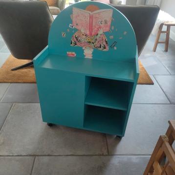 Kinderkastje  beschikbaar voor biedingen