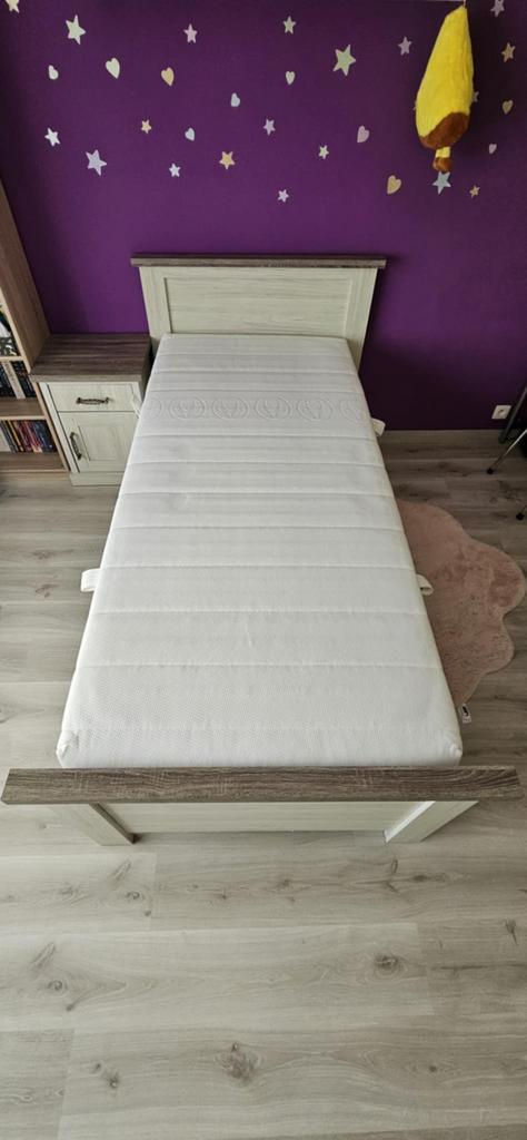 Bed 90x200 met matras en nachtkastje, Huis en Inrichting, Slaapkamer | Bedden, Gebruikt, Ophalen