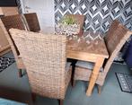Houten tafel zonder stoelen., Ophalen