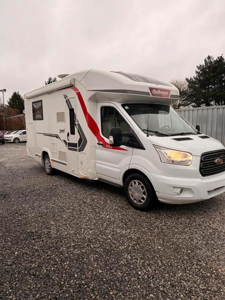 Camping-car, seulement 38 000 km.  EURO.6, Caravanes & Camping, Camping-cars, Particulier, Challenger, Diesel, Boîte manuelle