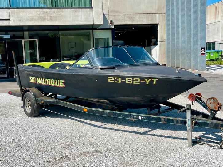 waterskiboot SKI NAUTIQUE v8 260 PK, Watersport en Boten, Speedboten, Gebruikt, 6 meter of meer, Benzine, 200 pk of meer, Polyester