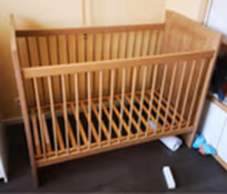 Bed met spijlen dat kan worden omgebouwd tot een normaal bed, Kinderen en Baby's, Babywiegjes en Ledikanten, Gebruikt, Ledikant