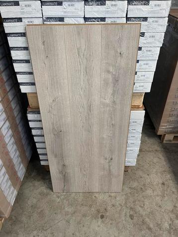 100m2 laminaat grijs 8mm (ook per m2 af te halen) beschikbaar voor biedingen