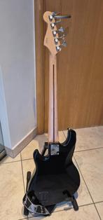 Basgitaar "Fender Dimention bass" 5 string, Muziek en Instrumenten, Versterkers | Bas en Gitaar, Ophalen, Zo goed als nieuw, Basgitaar