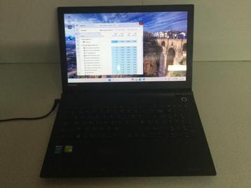 Oude 17inch toshiba laptop (perfect voor kinderen) beschikbaar voor biedingen