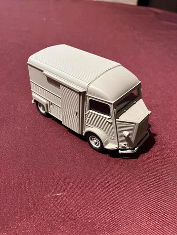 miniatuurmodel van een Citroën HY bestelwagen beschikbaar voor biedingen