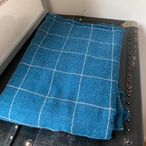 Blauwe geruite plaid in Engelse stijl., Huis en Inrichting, Woonaccessoires | Plaids en Woondekens, Zo goed als nieuw, Ophalen of Verzenden