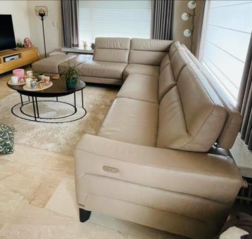 Lederen hoeksalon taupe merk NATUZZI. beschikbaar voor biedingen
