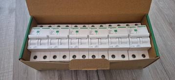  Lot de 6 Disjoncteurs Modulaires Schneider Resi9 2P 16A beschikbaar voor biedingen