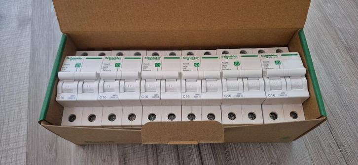 Lot de 6 Disjoncteurs Modulaires Schneider Resi9 2P 16A, Doe-het-zelf en Bouw, Elektriciteit en Kabels, Ophalen of Verzenden