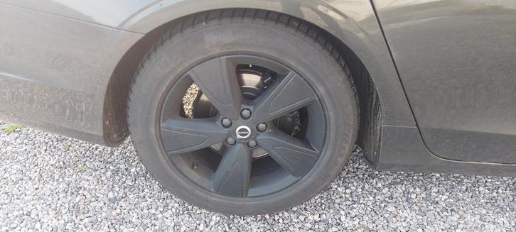 Kit hiver Volvo v90/v60, Autos : Pièces & Accessoires, Pneus & Jantes, Pneus et Jantes, Pneus hiver, 17 pouces, 225 mm, Véhicule de tourisme