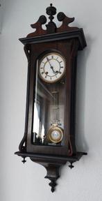 Wandklok met slinger  lengte = 85 cm breedte = 30 cm diepte, Ophalen, Zo goed als nieuw, Analoog, Wandklok