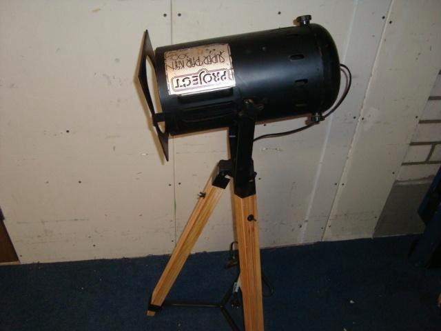 Decoratie: Old school par 64 LED lamp op statief (20221879), Huis en Inrichting, Lampen | Vloerlampen, 150 tot 200 cm, Glas, Hout