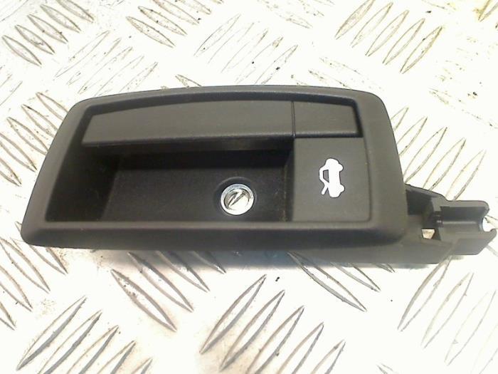 Motorkap hendel van een Peugeot Boxer, Auto-onderdelen, Carrosserie, Peugeot, Gebruikt, 3 maanden garantie, Ophalen of Verzenden