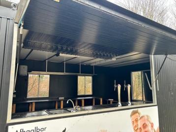 Bar container met tapinstallatie en frigo's beschikbaar voor biedingen