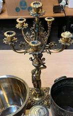 Antieke kandelaar. Brons, Ophalen