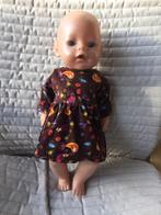 361. Babyborn : Nieuw bruin ribfluwelen jurkje met vogels, Kinderen en Baby's, Ophalen of Verzenden, Nieuw, Babypop