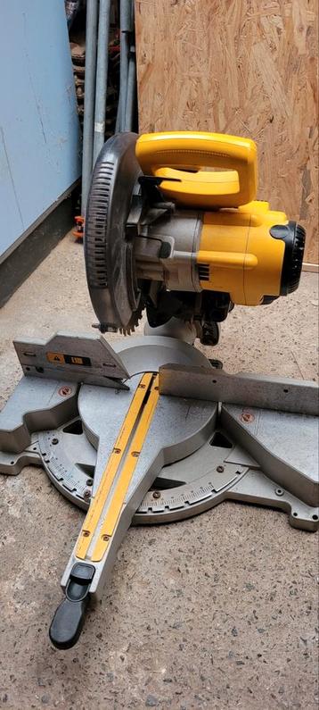 Scie à onglet dewalt sans fil (+batterie et chargeur), Enlèvement, Utilisé, Scie à onglet