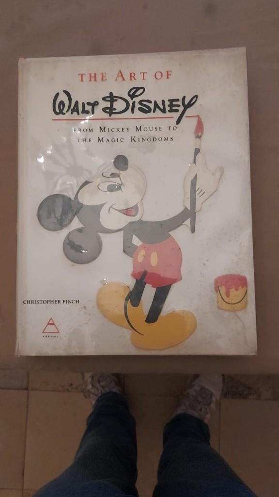 Livre Disney The Art of Walt Disney (anglais) très bon état, Collections, Disney, Comme neuf, Autres types, Mickey Mouse, Enlèvement ou Envoi